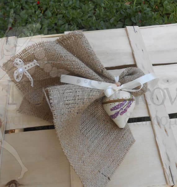 mpomponiera-svoura-me-levanda